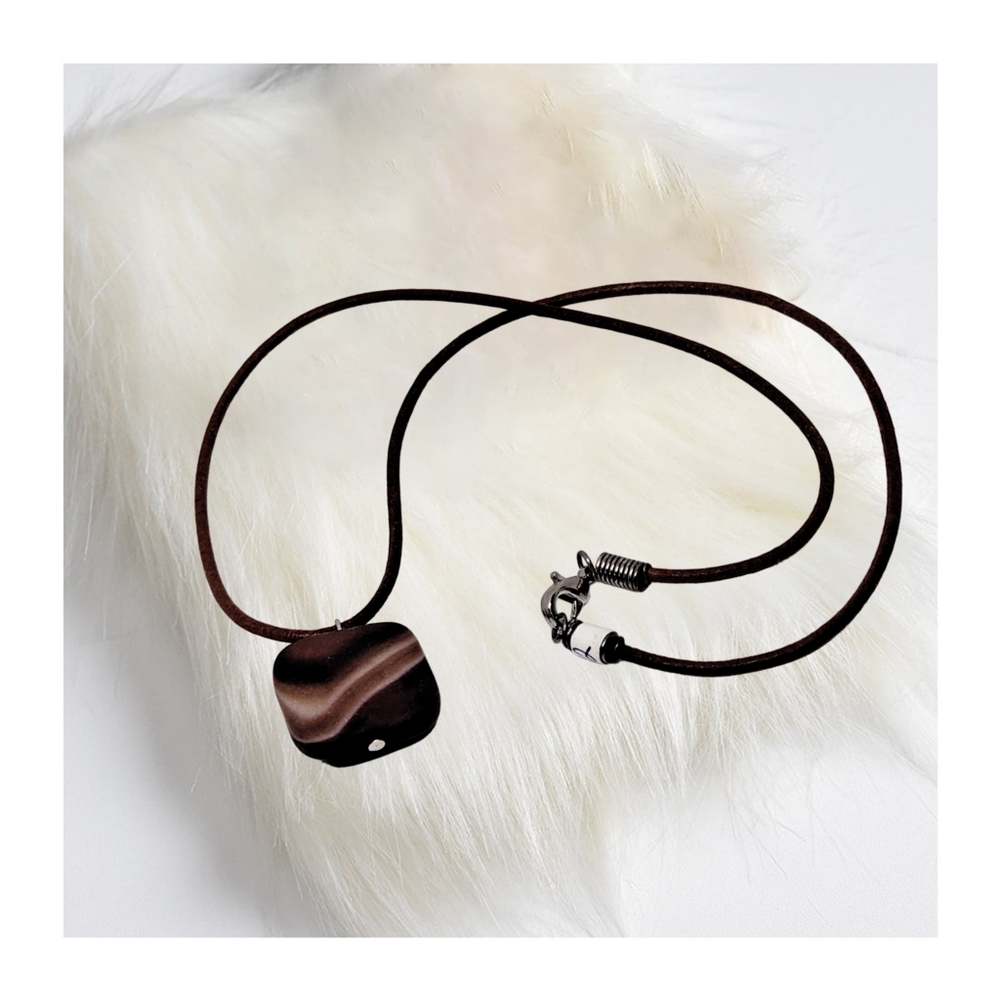 🎄10/$20. ~Brown Faux Leather Choker with Natural Brown Stone. NWOT